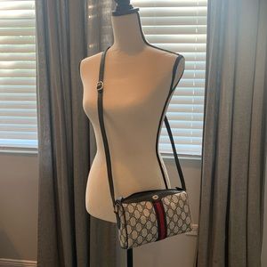 GUCCI Vintage Boston Crossbody | Navy Blue